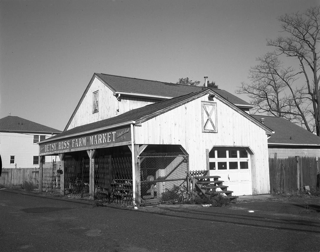 Betsy Ross Farm Market Established 1919. Closed after 98 years; sadly, wonât make it to 100. #speedgraphic #trix #film #filmphotography #filmphotographic #filmisnotdead #itjustsmellsfunny #rodinal #largeformat