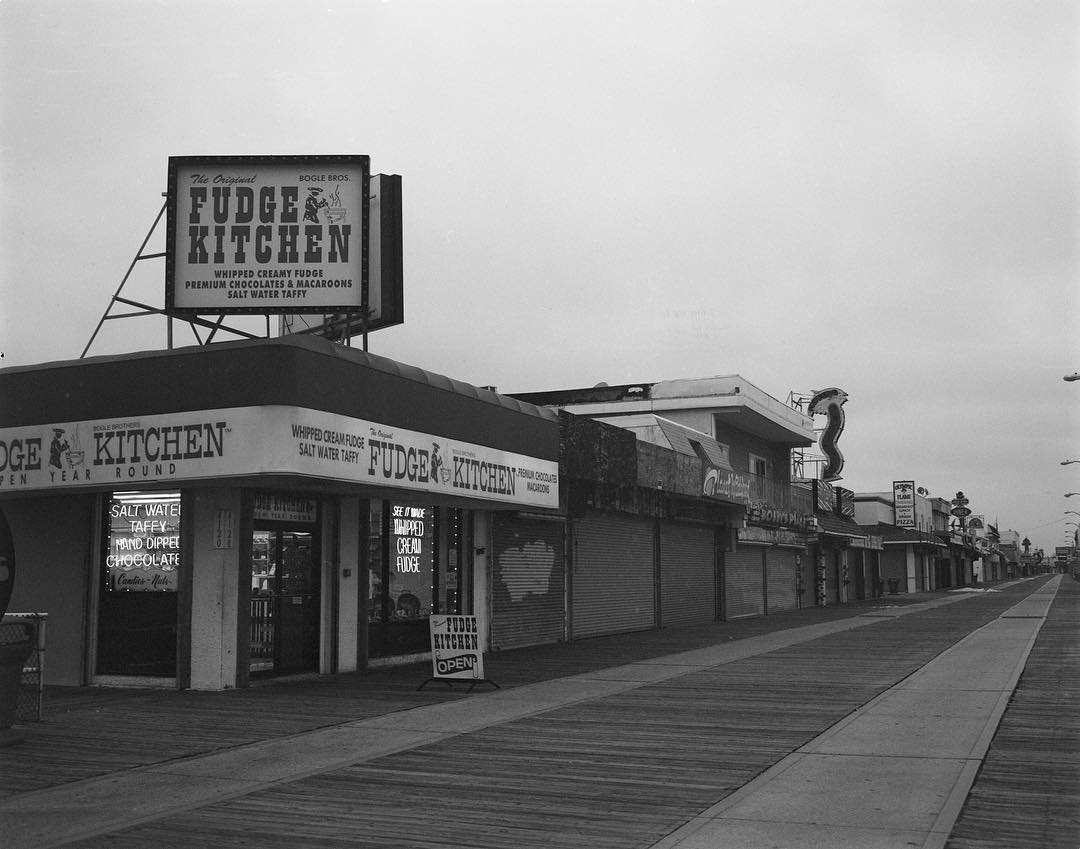 It may be a Monday in the dead of winter. It may be well below freezing. There may be nothing else open for a mile in either direction on the boardwalk. But if youâre in Wildwood and you want some fudge, theyâre there. Speed Graphic, Tri-X, Rodinal. #film #filmphotography #filmphotographic #trix #speedgraphic #filmsnotdead #itjustsmellsfunny