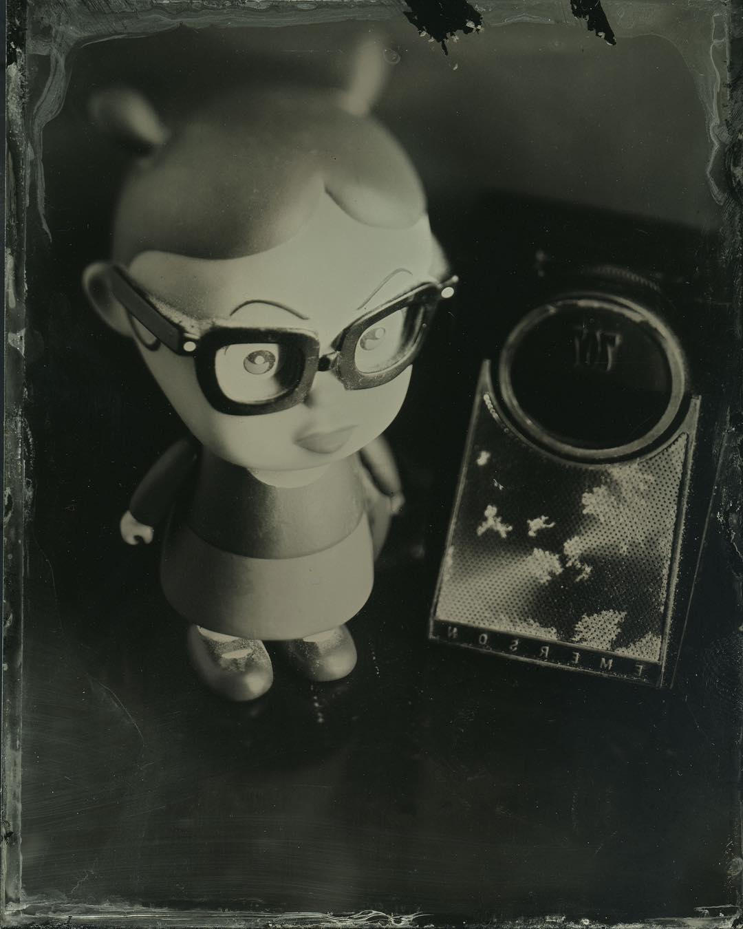 Little Enid listens to the radio

Another tintype from last weekend @penumbrafoundation with @elmalayheehoo. I highly recommend Penumbraâs classes if youâre interested in trying this. #tintype #wetplate #wetplatecollodion #largeformat #4x5 #workshop