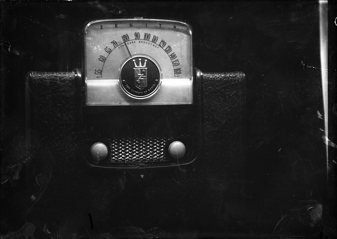 Zenith

First shot on the Century No. 5 using a J. Lane dry plate. Exposed for 12 seconds inside a #foldio3 portable studio.

#filmphotography #filmphotographic #film #dryplate #largeformat #5x7 #antiquecamera #radio