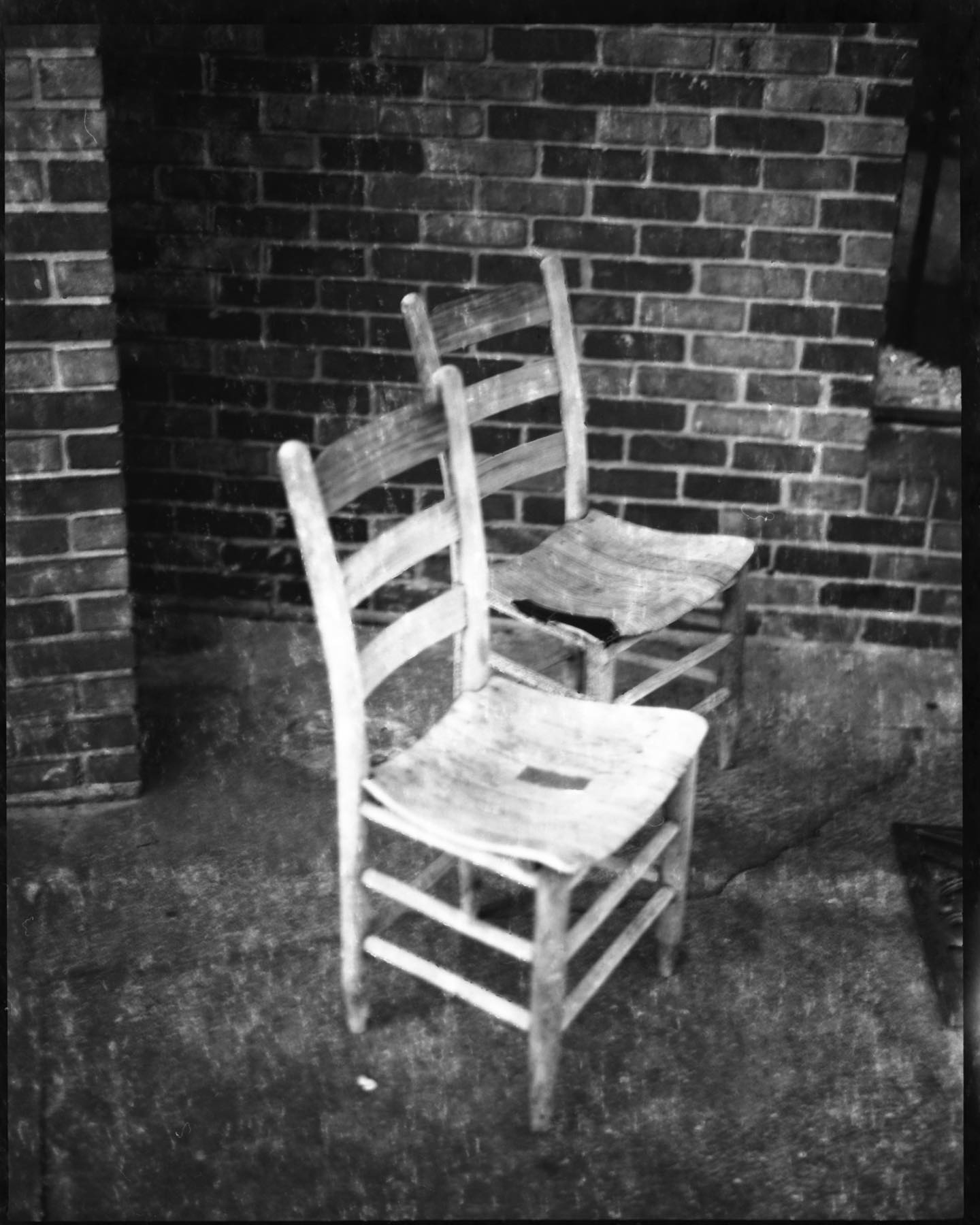 Chairs.

Shot in St. Augustine, Florida, on Well-expired (1992) Svema FN-64. #rollfilmweek #rollfilm #film #filmphotography #filmphotographic #ishootfilm #pentax67