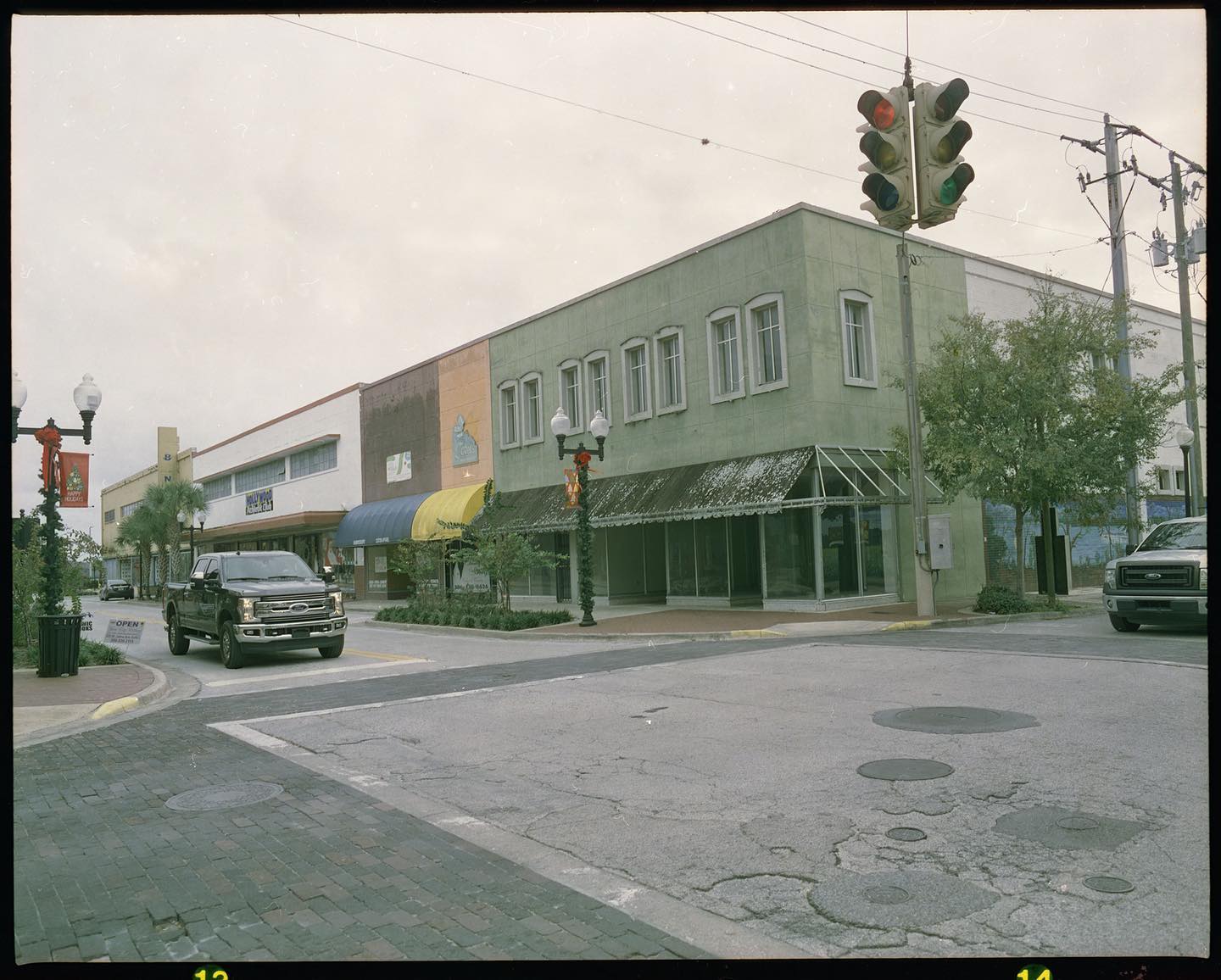 Standoff.

Downtown Palatka is kind of quiet. #pentax67 #cinestill50d #film #filmphotography #rollfilmweek #rollfilmweek2020