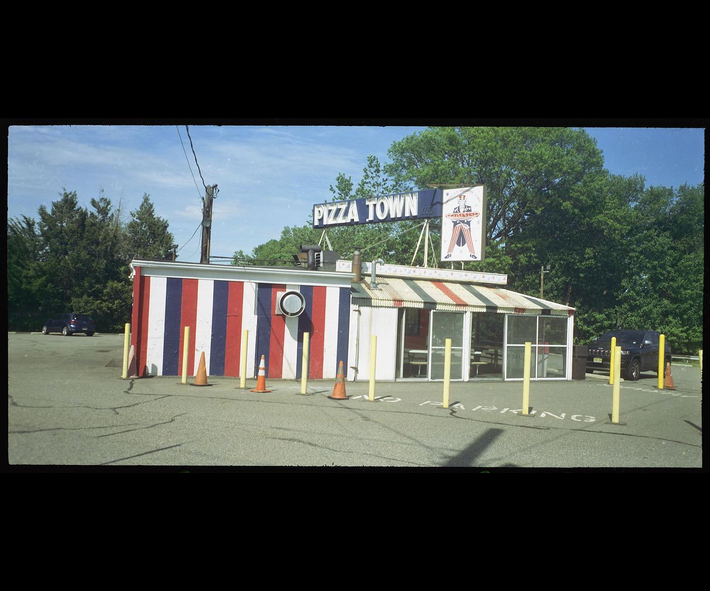 Pizza Town

Another shot on @cinestillfilm 50D developed in ECN-2 sourced from @allthroughalens.podcast and shot with my #kraken612 3D-printed camera, designed by @grahamhomemadecamera. Graham suggests using a bubble level with the camera, because shots are a little wonky in this format when theyâre not level. I would have to agree, as evidenced by this shot. #film #filmphotography #filmphotographypodcast #allthroughalenspodcast #homemadecamerapodcast #shootfilmstaybroke