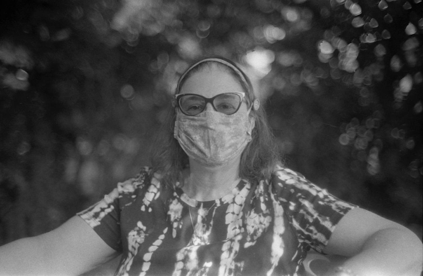 Wifey in mask. Visiting her father, properly socially distancing in the back yard. #rollfilmweek #rollfilmweek2020 #film #filmphotography #contaxiii #eastman5222