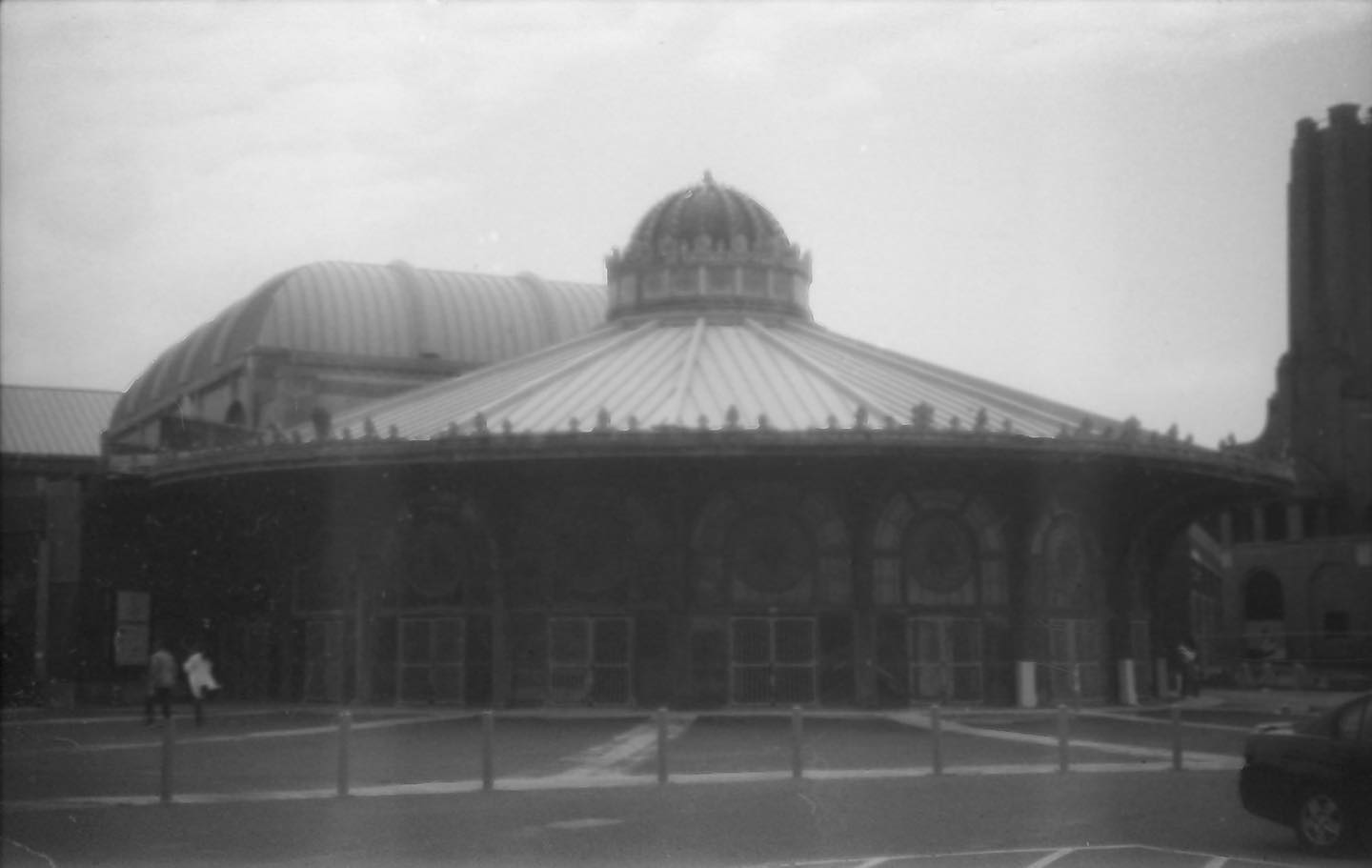 Carousel

Another shot from the #contaxiiia on Eastman No. 10, expired in 1931 (90+ years old). #film #filmphotography #allthroughalenspodcast #staybrokeshootfilm #expiredfilm